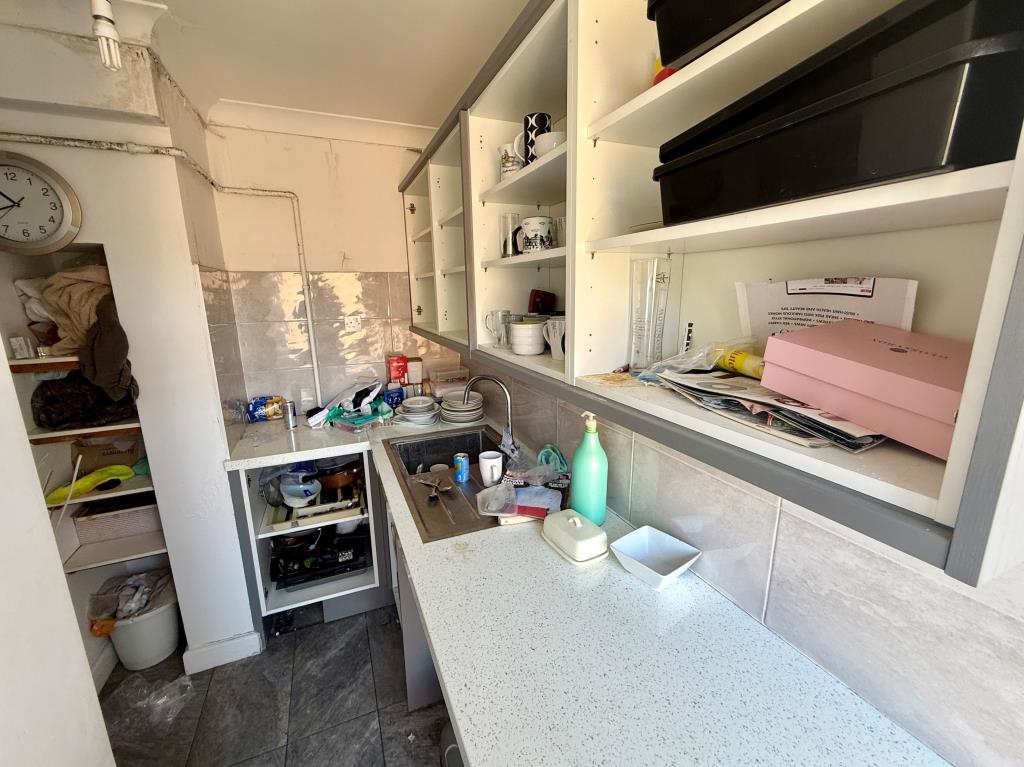 Lot: 64 - VACANT MIXED USE BUILDING - Ground floor kitchen